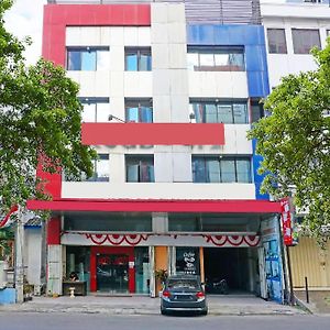 RedDoorz Plus @ Grand Populer Hotel